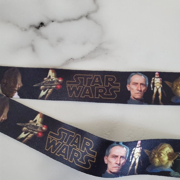 Disney Star Wars Lanyard & 3 Pin Bundle - Picture 4 of 11